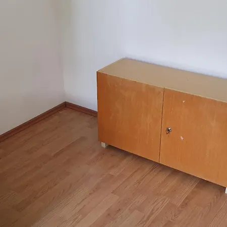 Maxwel Twin In Flat With Shared Bathroom And Kitchen 2 Single Beds Forest 5 Minutes And Playgrounds Are 15 Mins Walking Free Tennis Court Alloggio in famiglia *