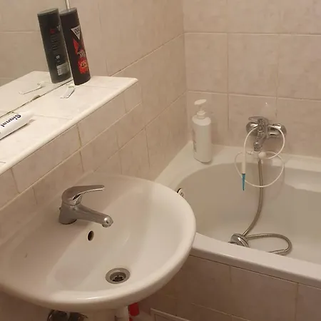 Maxwel Twin In Flat With Shared Bathroom And Kitchen 2 Single Beds Forest 5 Minutes And Playgrounds Are 15 Mins Walking Free Tennis Court Ubytovanie v rodine