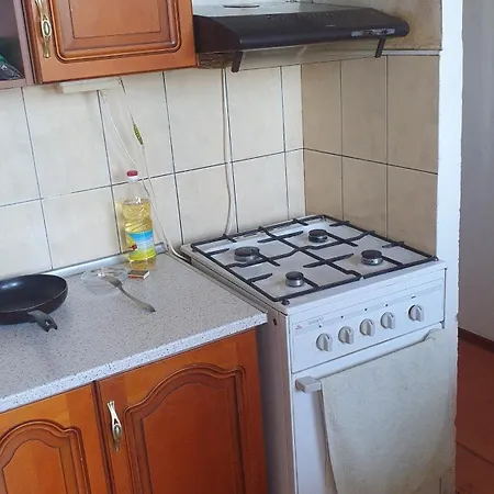 Maxwel Twin In Flat With Shared Bathroom And Kitchen 2 Single Beds Forest 5 Minutes And Playgrounds Are 15 Mins Walking Free Tennis Court * Bratislava