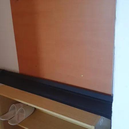 Alloggio in famiglia Maxwel Twin In Flat With Shared Bathroom And Kitchen 2 Single Beds Forest 5 Minutes And Playgrounds Are 15 Mins Walking Free Tennis Court